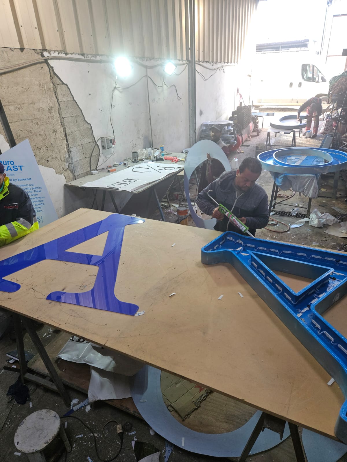 Atelier Thematik Communication - fabrication d'enseignes et signalétique